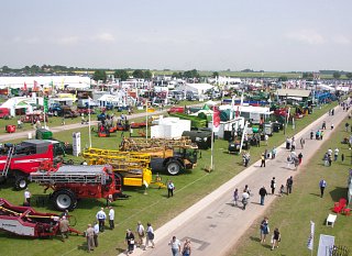 LINCS SHOW GOES GREEN FOR MACMILLAN AS IT CHOOSES CHARITY OF THE YEAR
